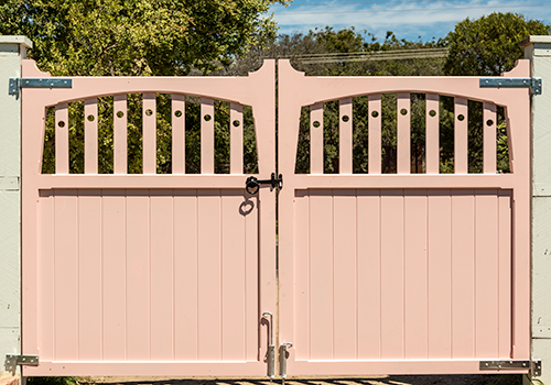 Malvern Wooden Feature driveway gates